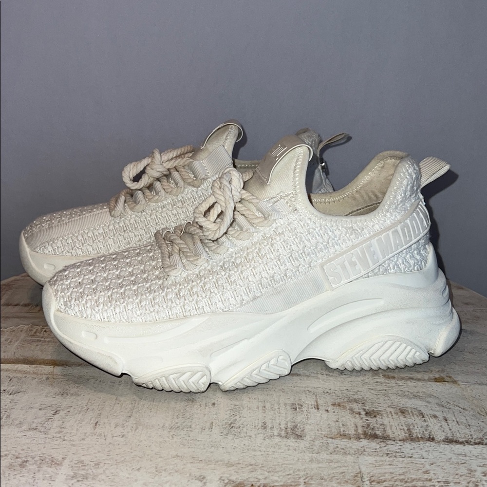 Steve Madden Textured Cream Sneakers